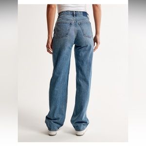 Abercrombie - Curve Love High Rise Loose Jean Short